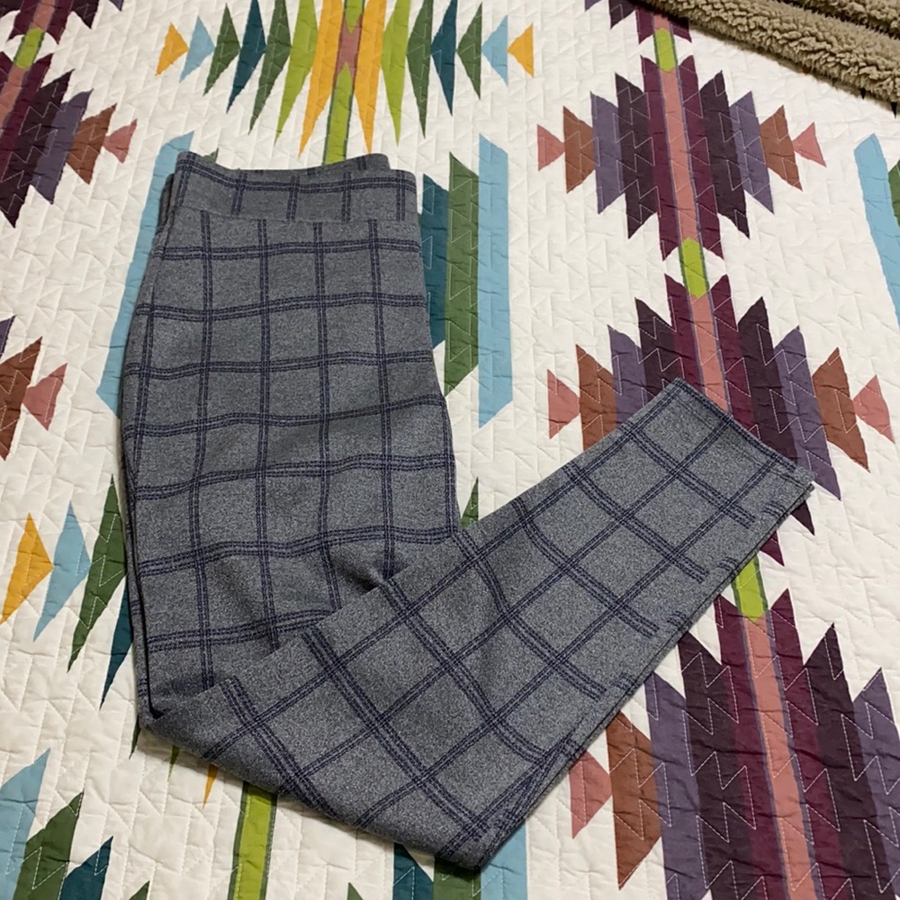 New with tags, Loft women’s plaid leggings, size medium